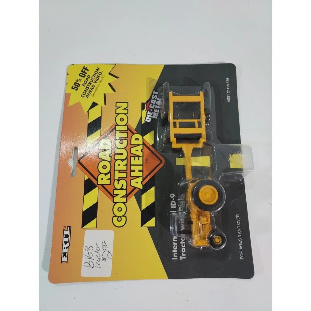 NIP Ertl 4376 Die Cast 1/64 Road Construction Ahead International ID-9 w/Disk